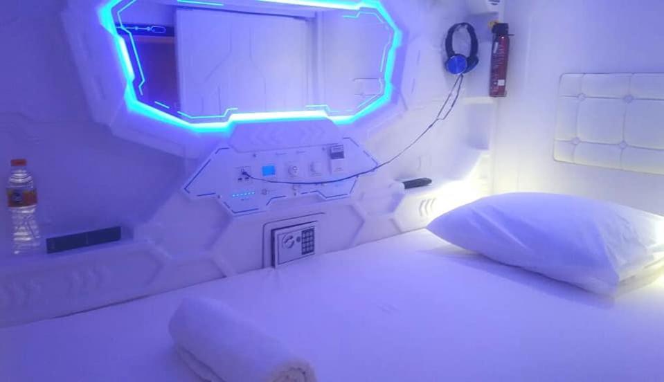 Shakti Capsule Hotel 2*